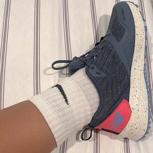 NEW BALANCE SNEAKERS size 6